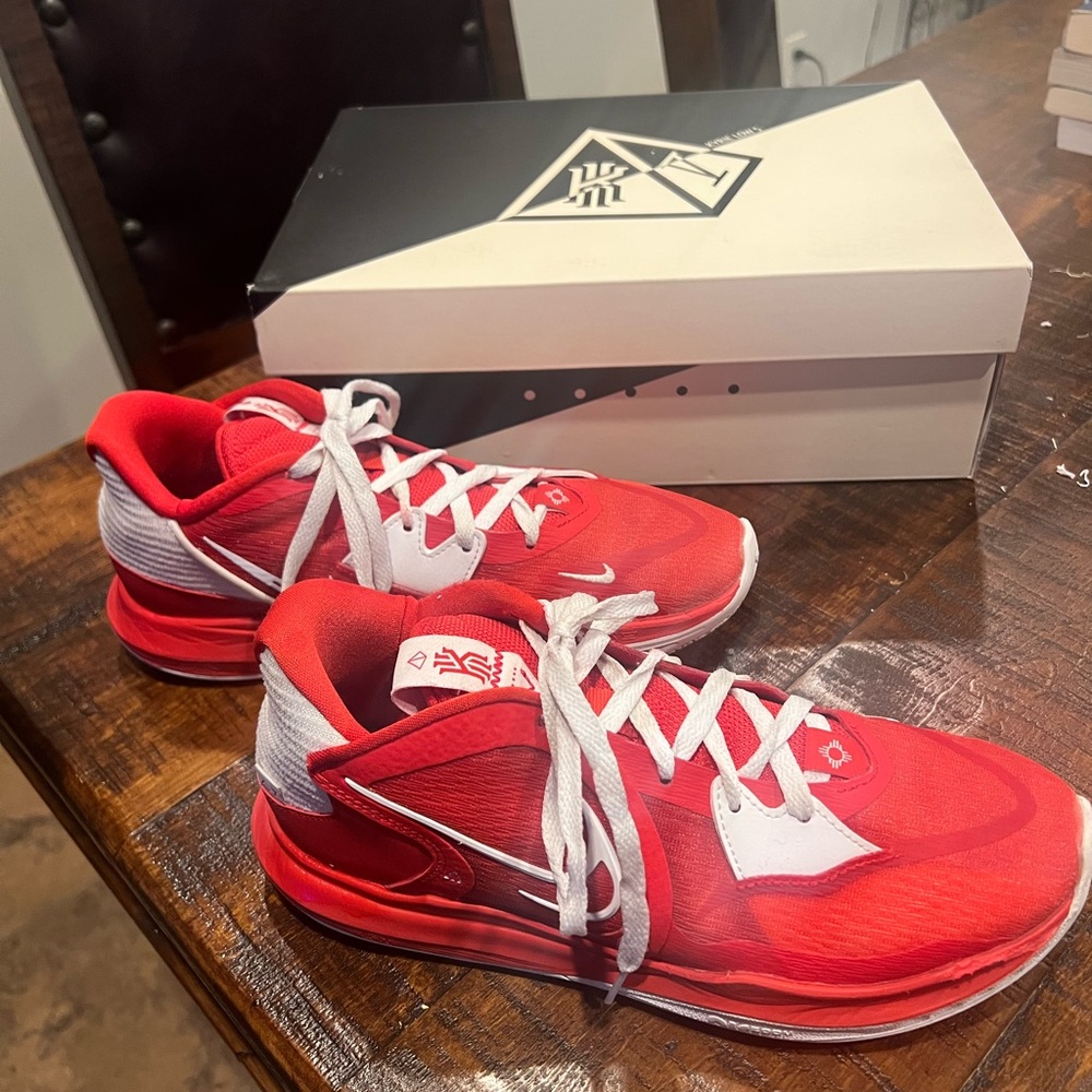 Kyrie Low 5 Basketball Shoes (Men’s 8/Women’s 9.5)